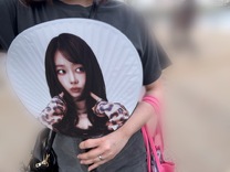 サ...