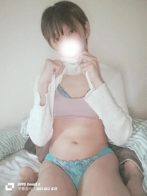 傤...