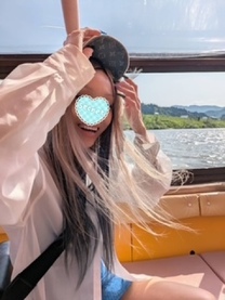 {w M...