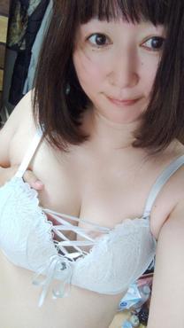 b`{fB