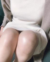 {̂?