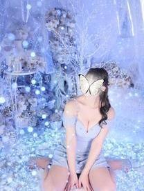 {I