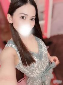 傤...